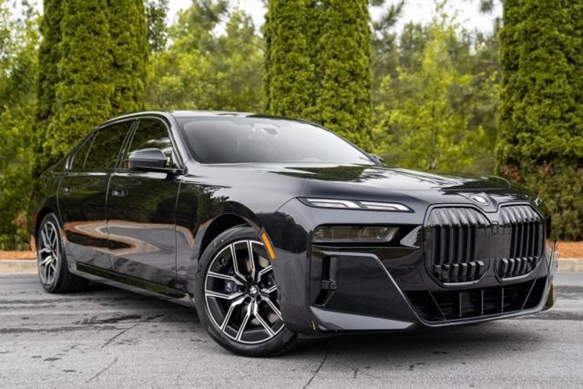Used 2023 BMW 740i w/ Luxury Rear Seating Package RWD image 5