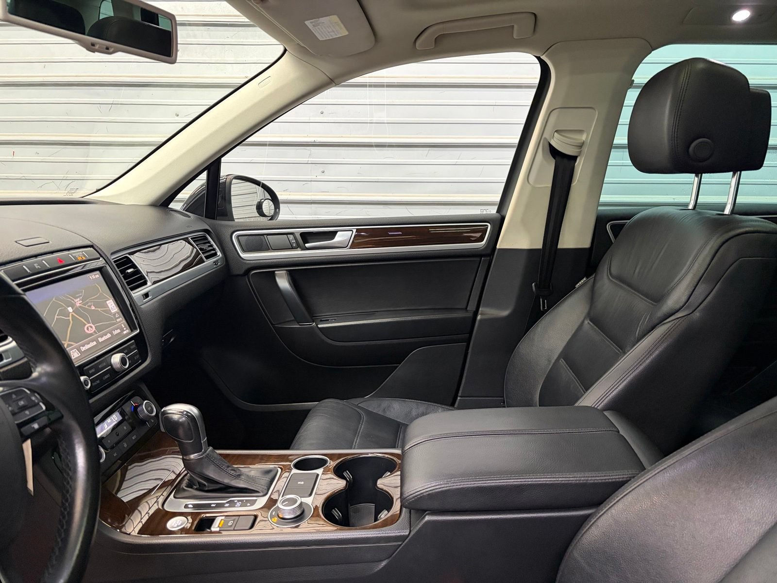 Used 2015 Volkswagen Touareg TDI AWD/4WD image 23