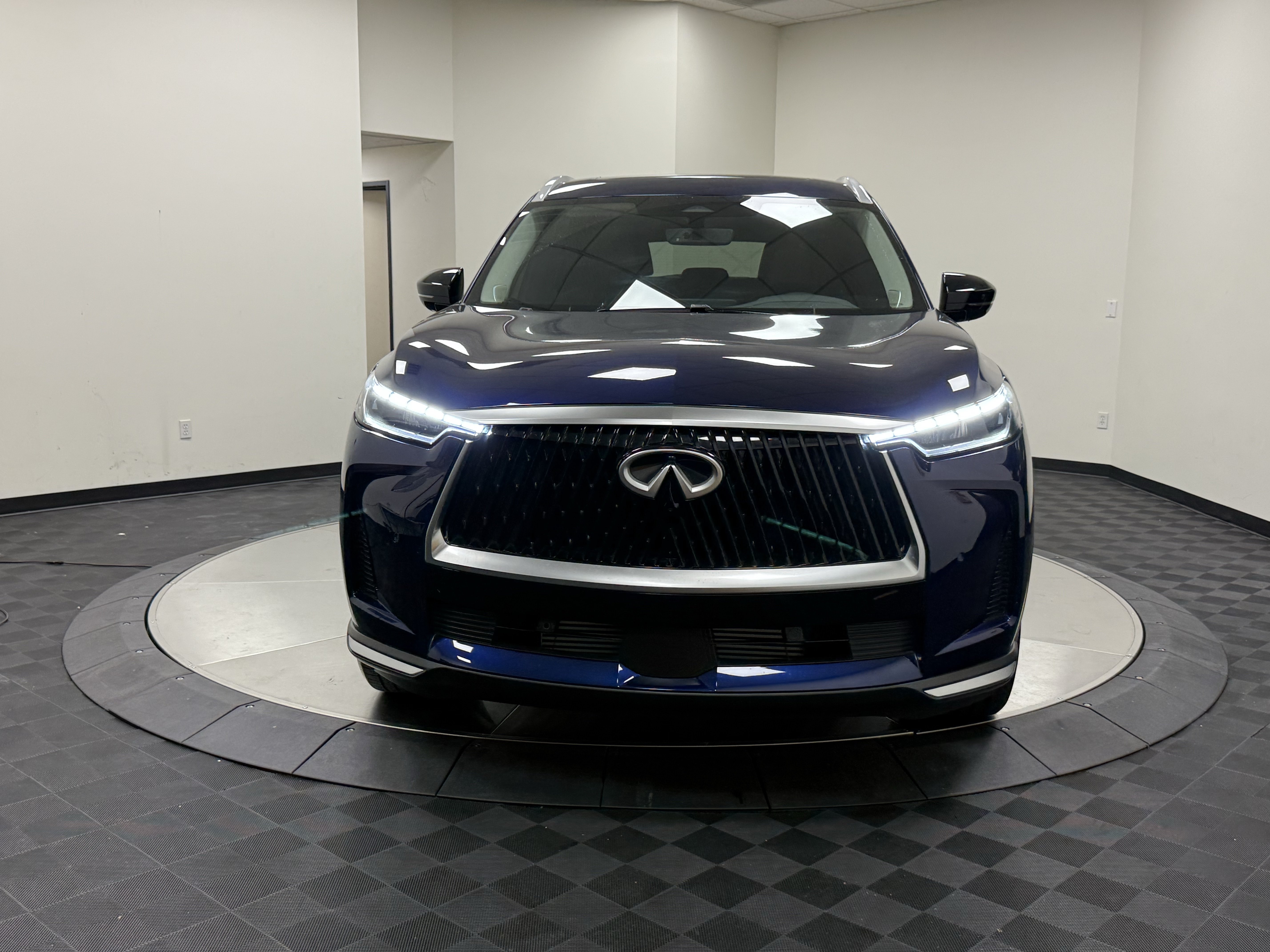 Certified 2027 INFINITI QX60 Luxe w/ Cargo Package FWD image 2