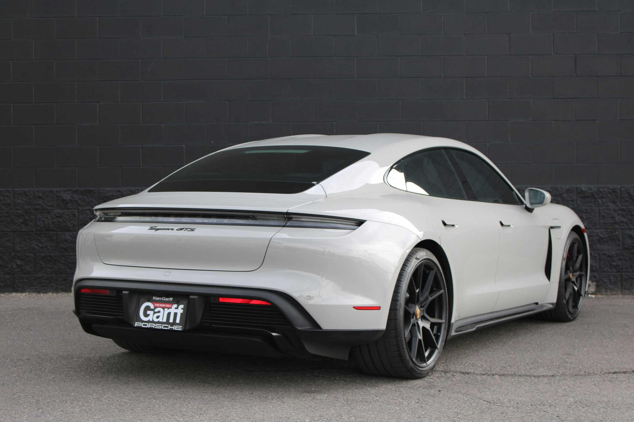 Used 2023 Porsche Taycan GTS image 9