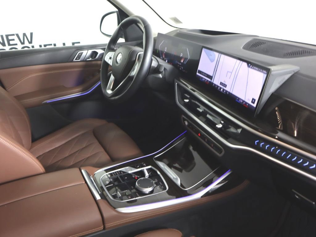 Used 2024 BMW X7 xDrive40i w/ Climate Comfort Package image 29