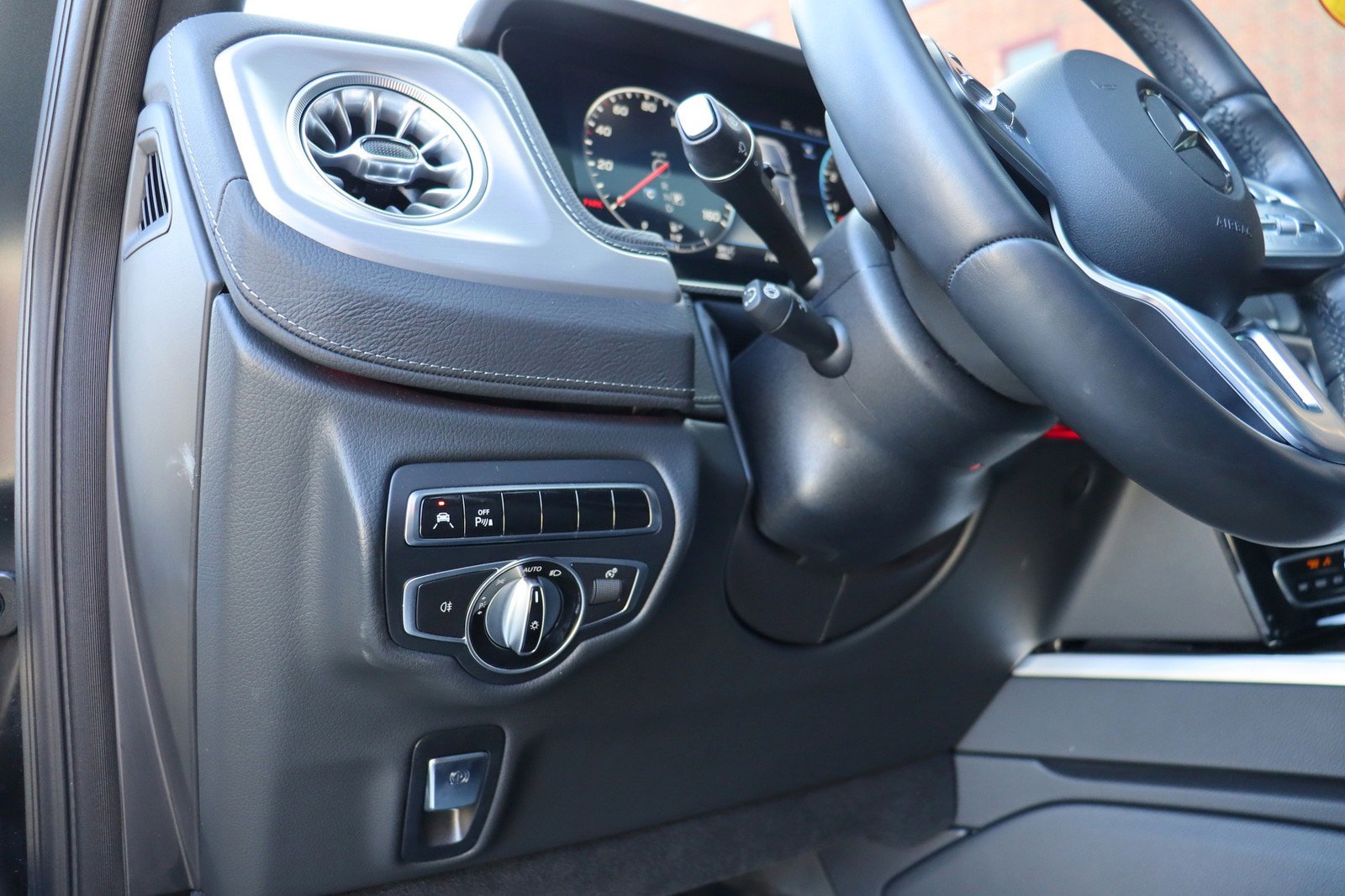 Used 2024 Mercedes-Benz G 550 w/ Exclusive Interior Package image 28
