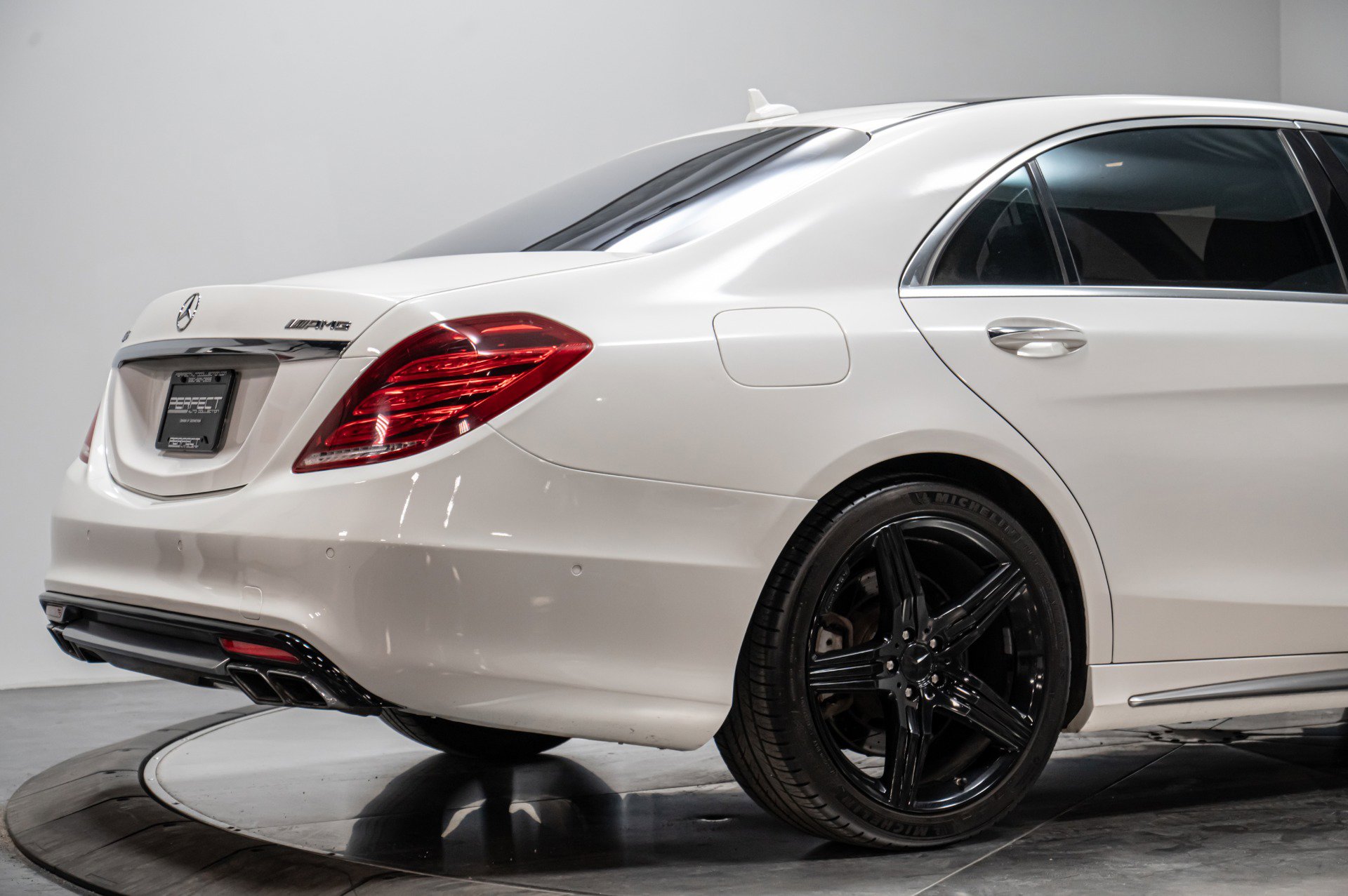 Used 2015 Mercedes-Benz S 63 AMG 4MATIC Sedan w/ Driver Assistance Package image 15