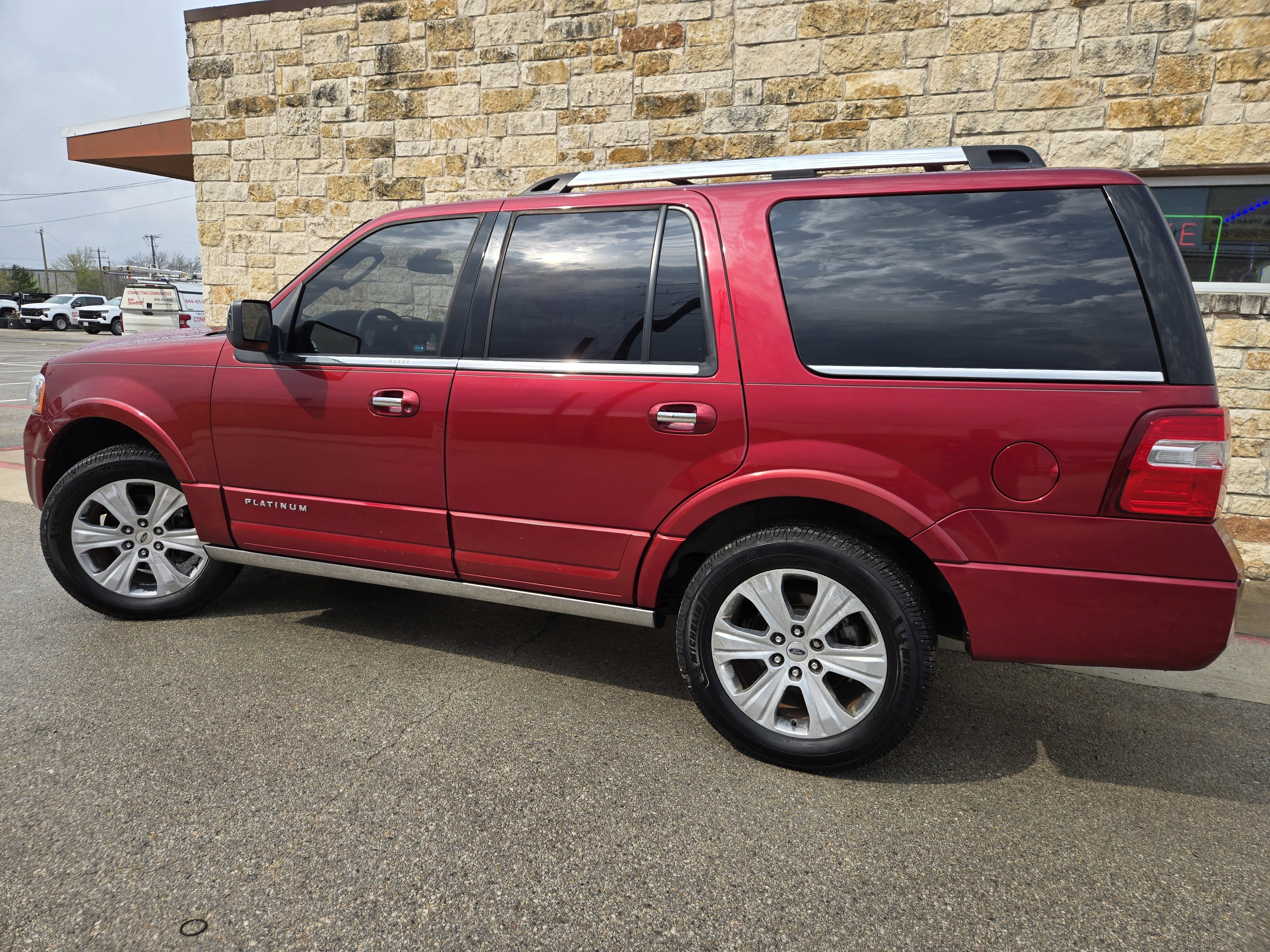 Used 2015 Ford Expedition Platinum image 3