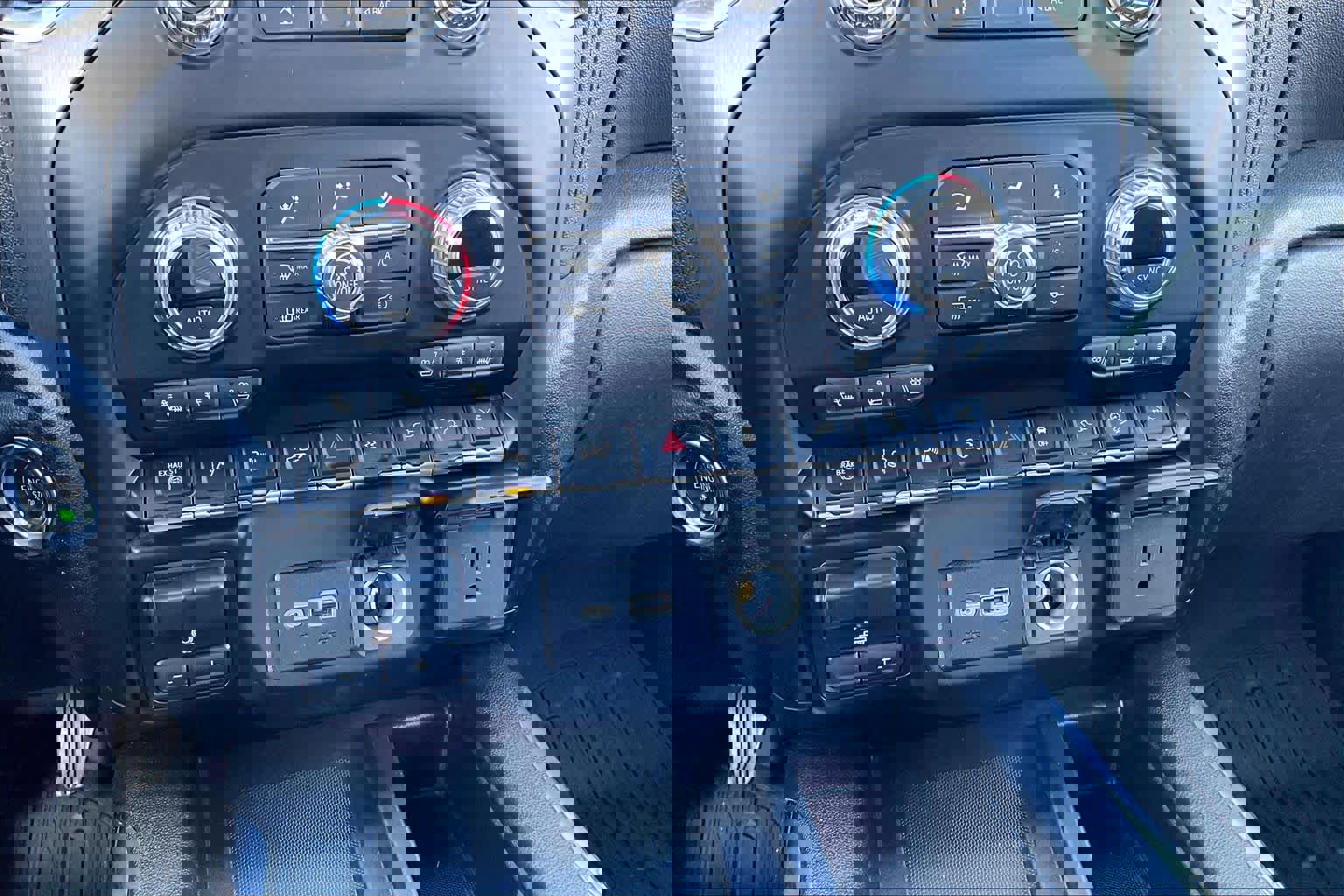 Used 2021 GMC Sierra 2500 Denali w/ Denali Ultimate Package image 34