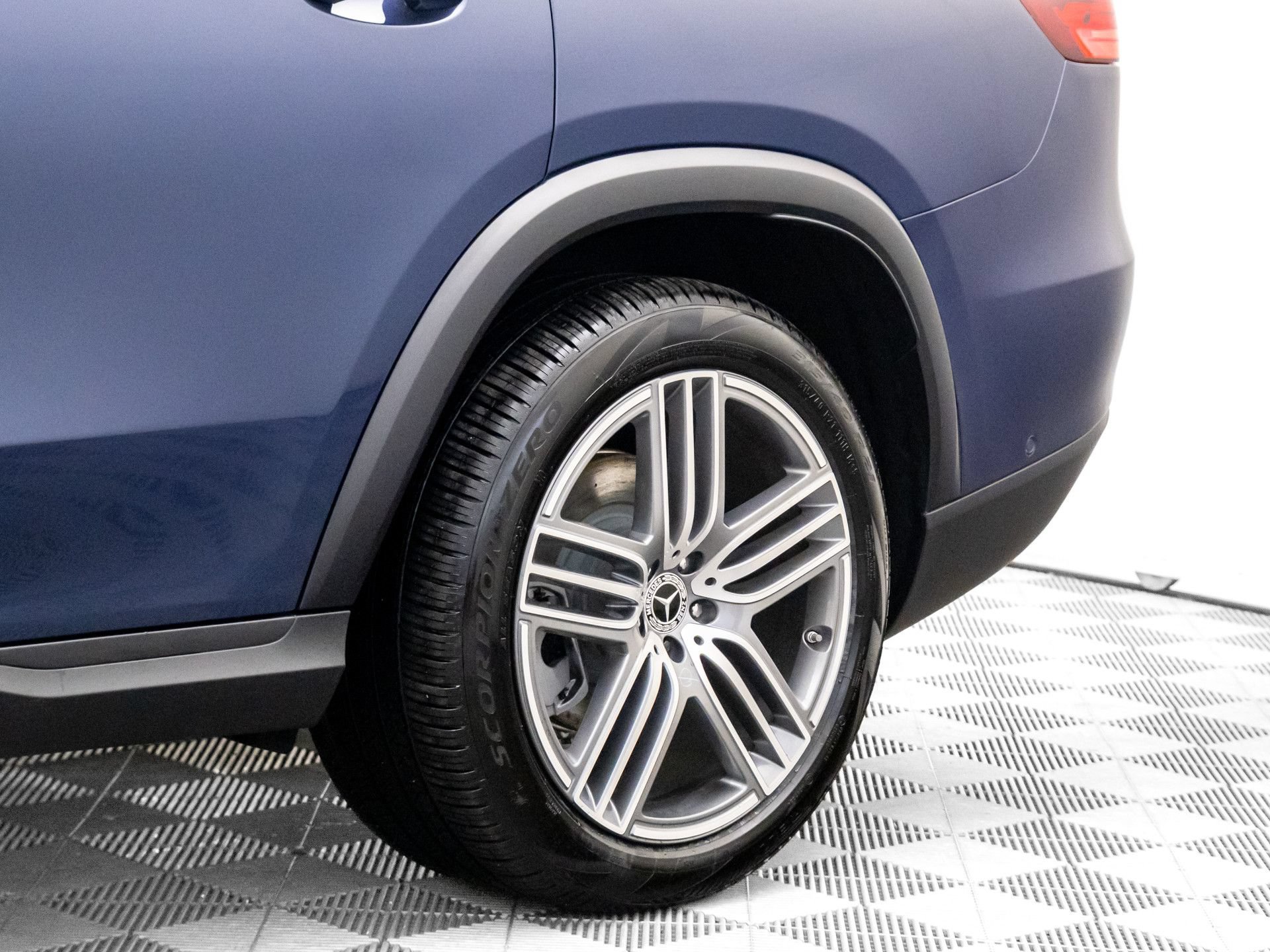 New 2026 Mercedes-Benz GLS 450 4MATIC image 34