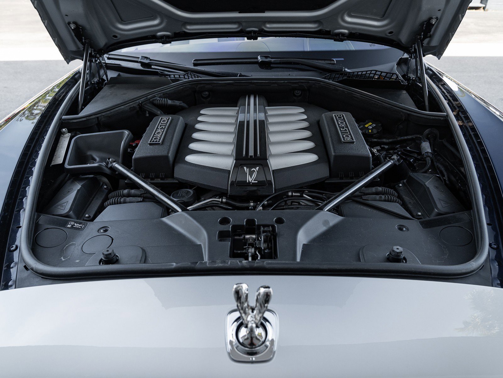 Used 2018 Rolls-Royce Dawn image 36