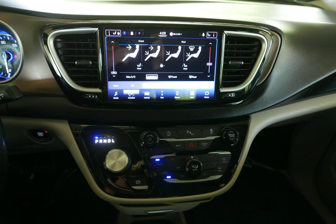 Used 2022 Chrysler Voyager LX FWD image 14