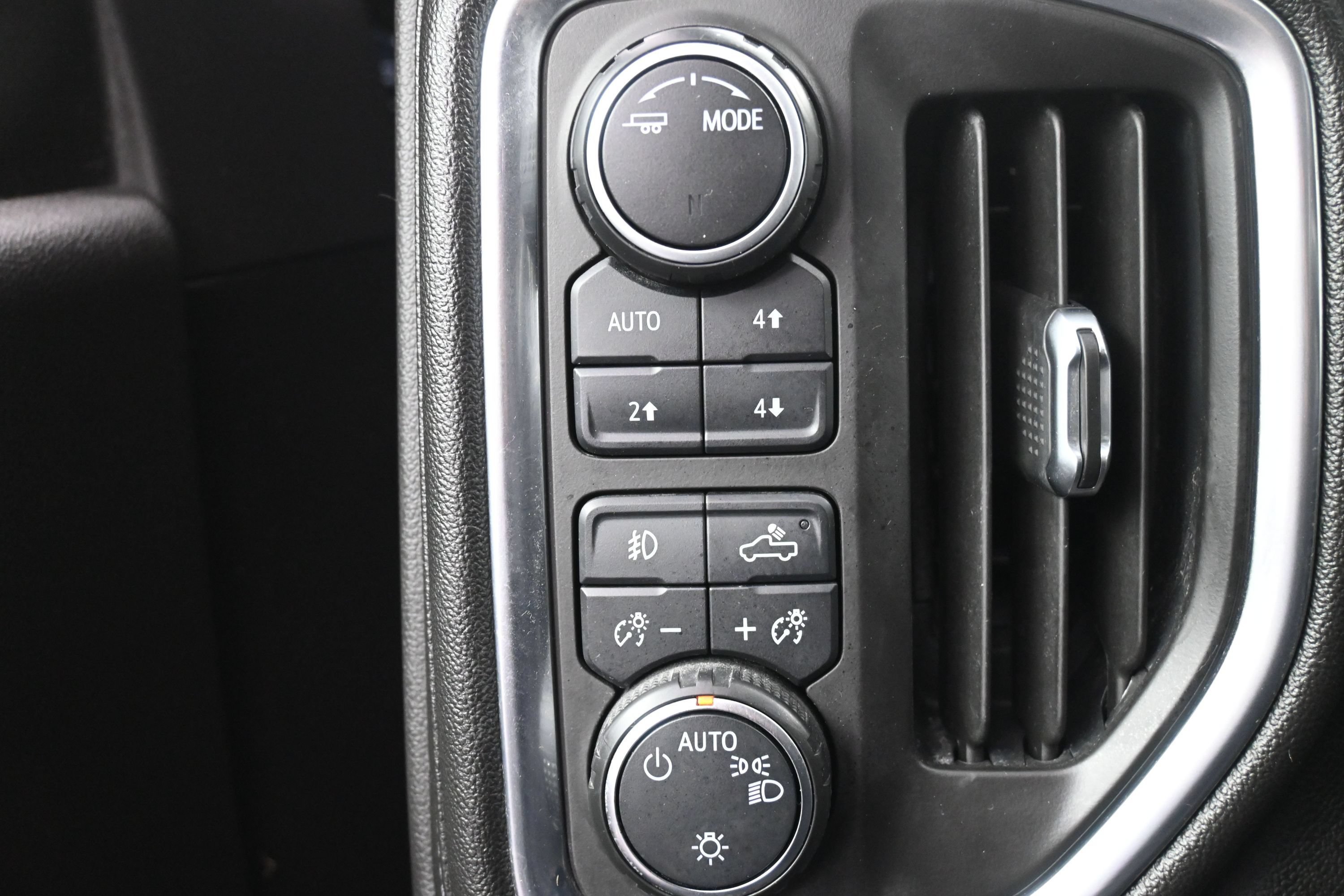 Used 2020 Chevrolet Silverado 1500 LT Trail Boss AWD/4WD image 25