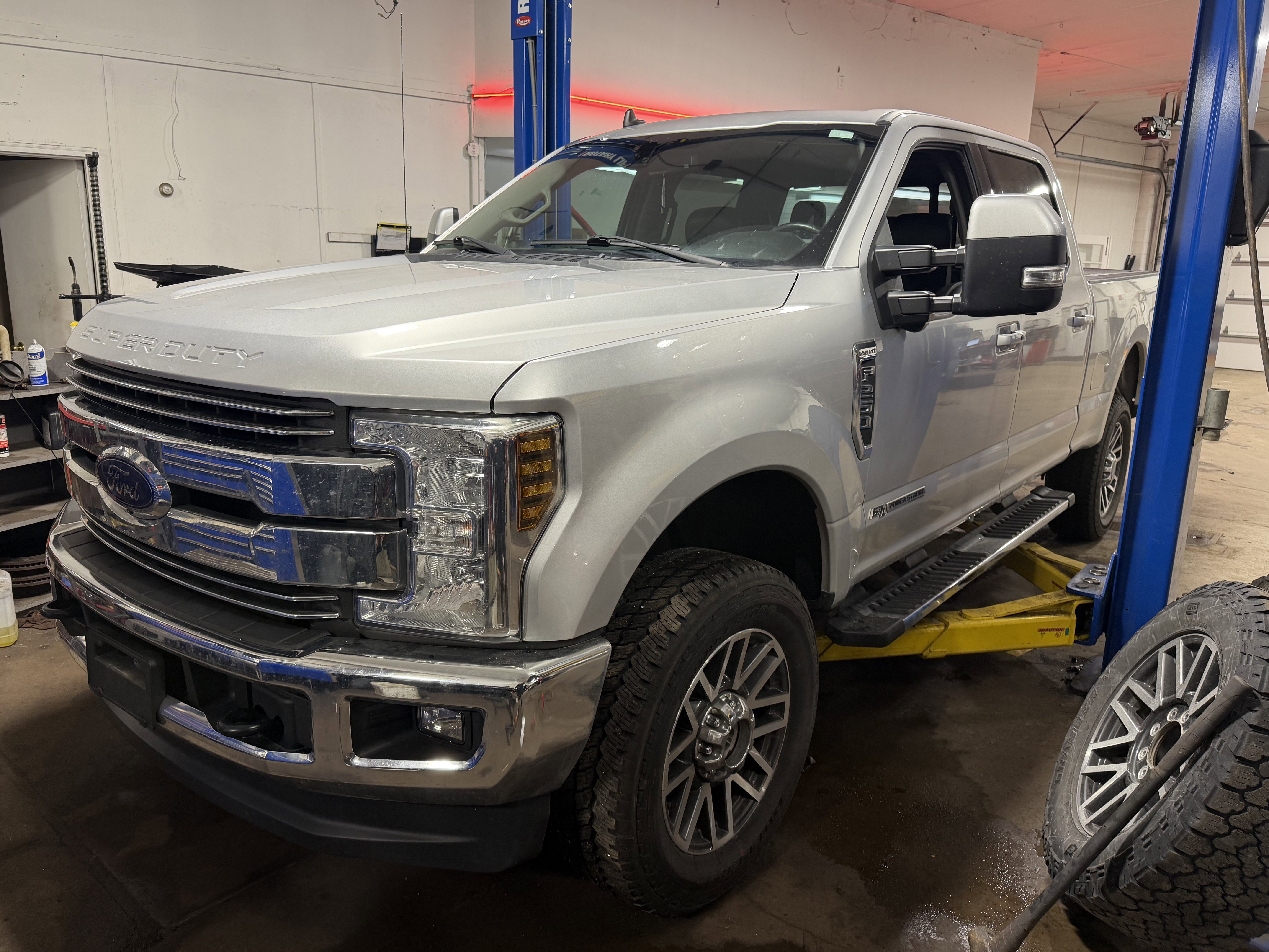 Used 2019 Ford F250 Lariat w/ Lariat Ultimate Package image 3