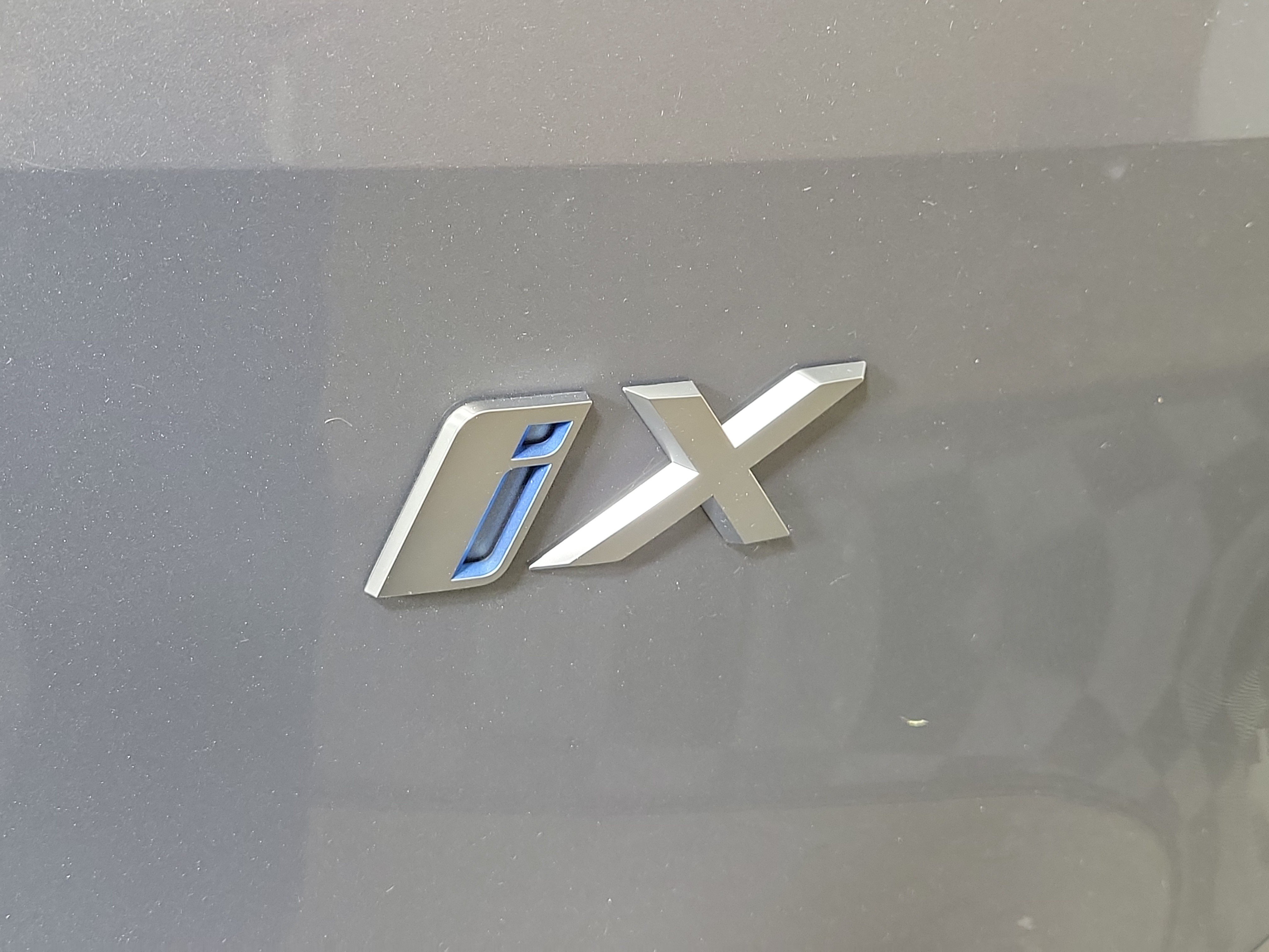 Used 2024 BMW iX xDrive50 w/ Premium Package AWD/4WD image 6