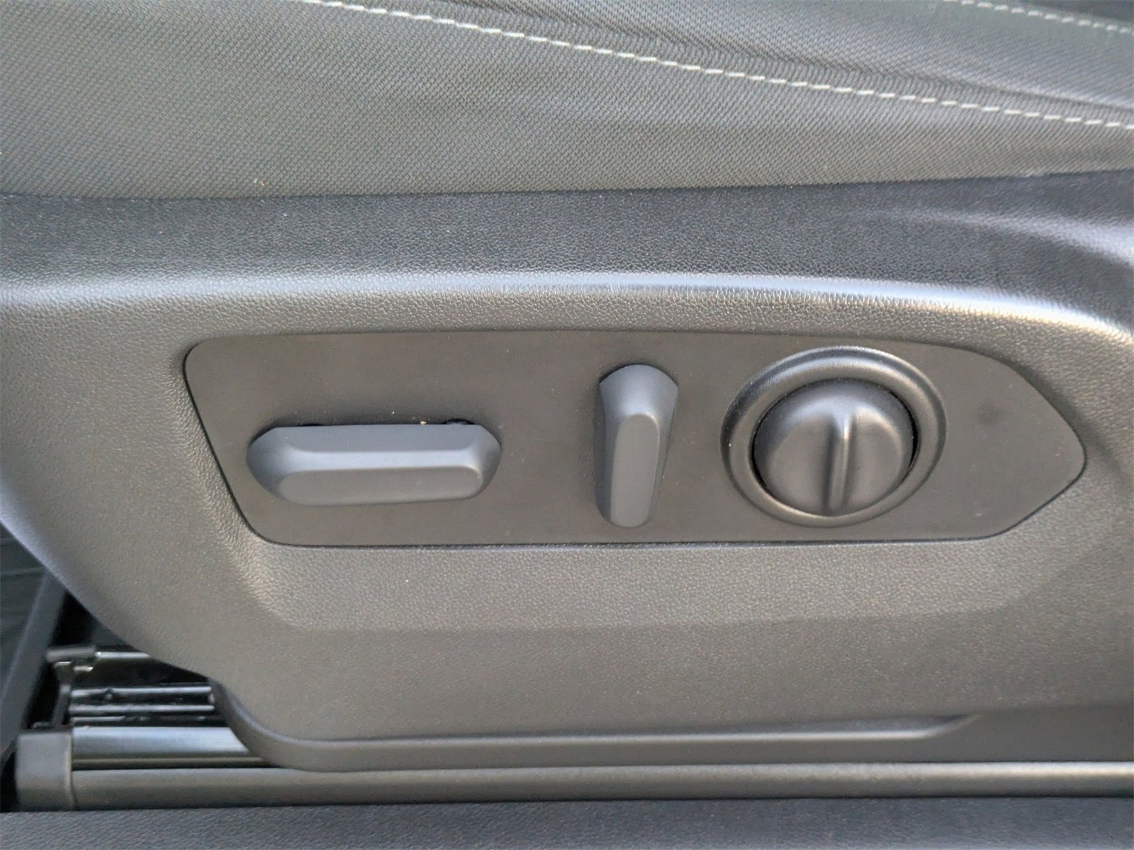 Used 2022 Chevrolet Silverado 1500 LT Trail Boss w/ Bed Protection Package image 21