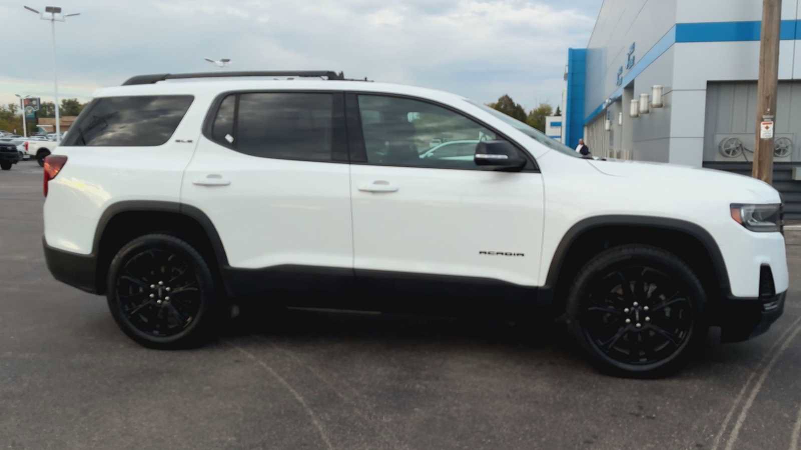 Certified 2023 GMC Acadia SLE w/ Driver Convenience Package image 9