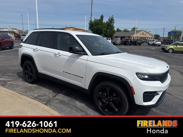 Used 2023 Jeep Grand Cherokee Altitude AWD/4WD image 7