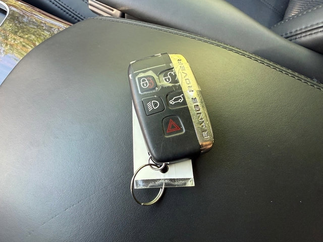 Used 2014 Land Rover Range Rover Supercharged AWD/4WD image 36