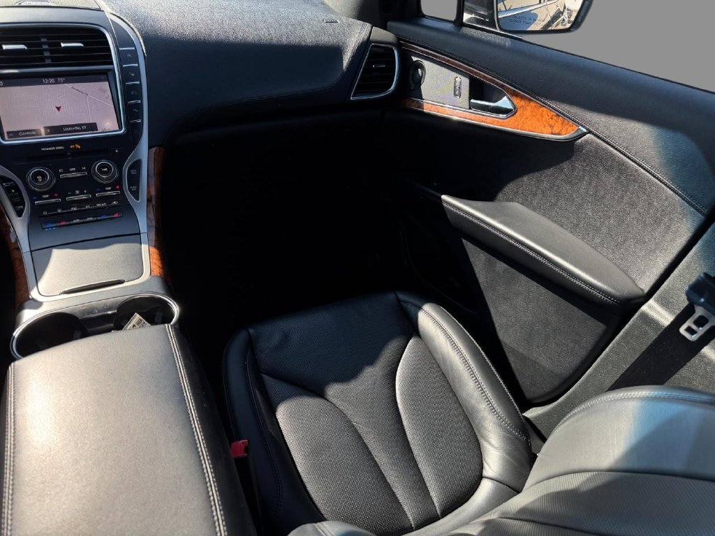 Used 2019 Lincoln Nautilus Reserve FWD image 11
