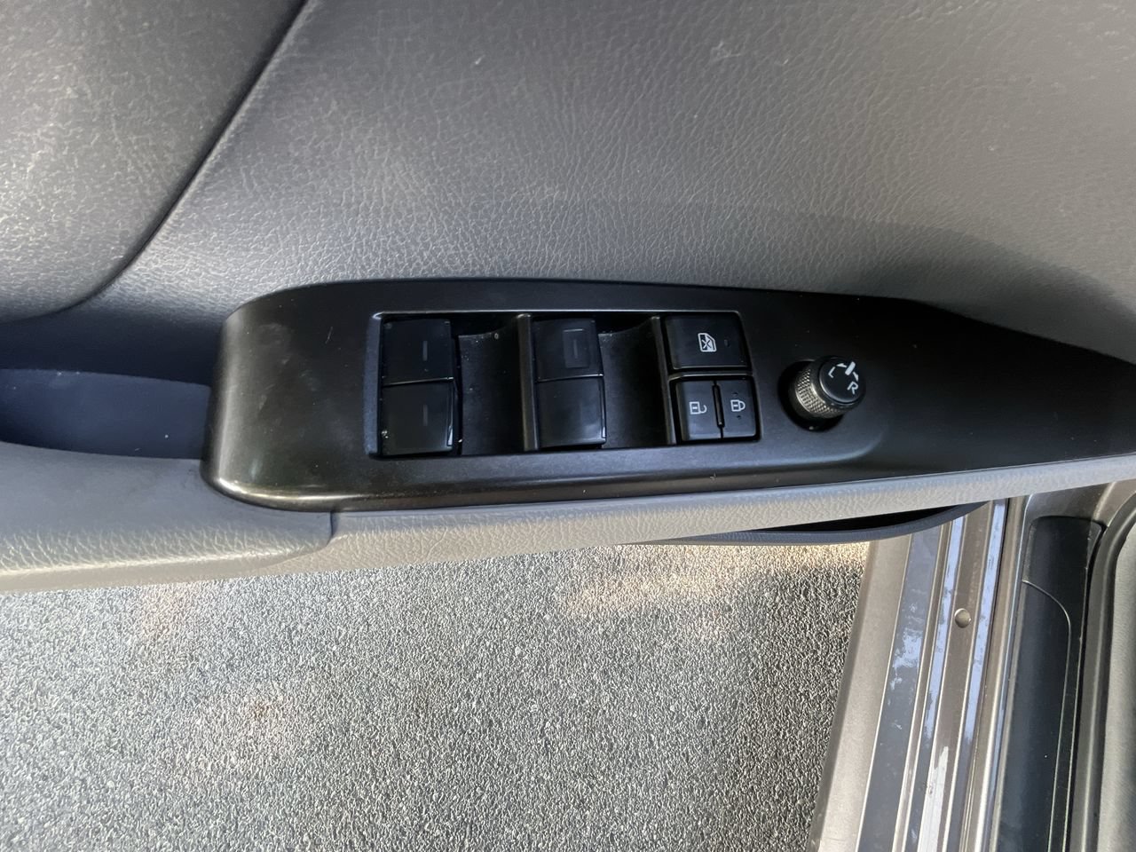 Used 2023 Toyota Camry LE FWD image 4