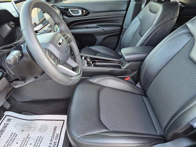 Used 2024 Jeep Compass Latitude w/ Convenience Group AWD/4WD image 15