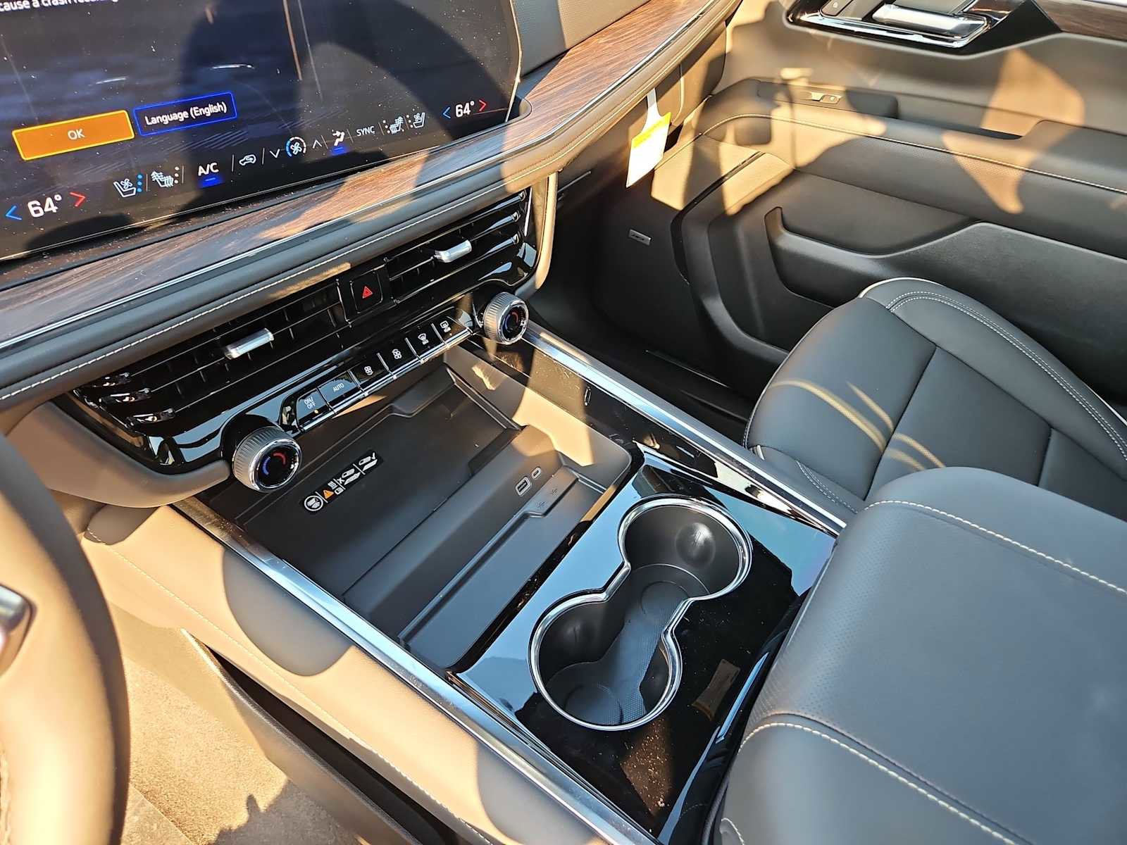 New 2025 Chevrolet Suburban Premier AWD/4WD image 15