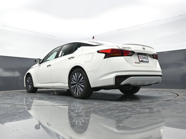 Used 2025 Nissan Altima 2.5 SV FWD image 55