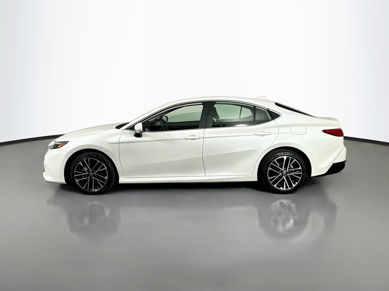 Certified 2025 Toyota Camry XLE AWD/4WD image 4
