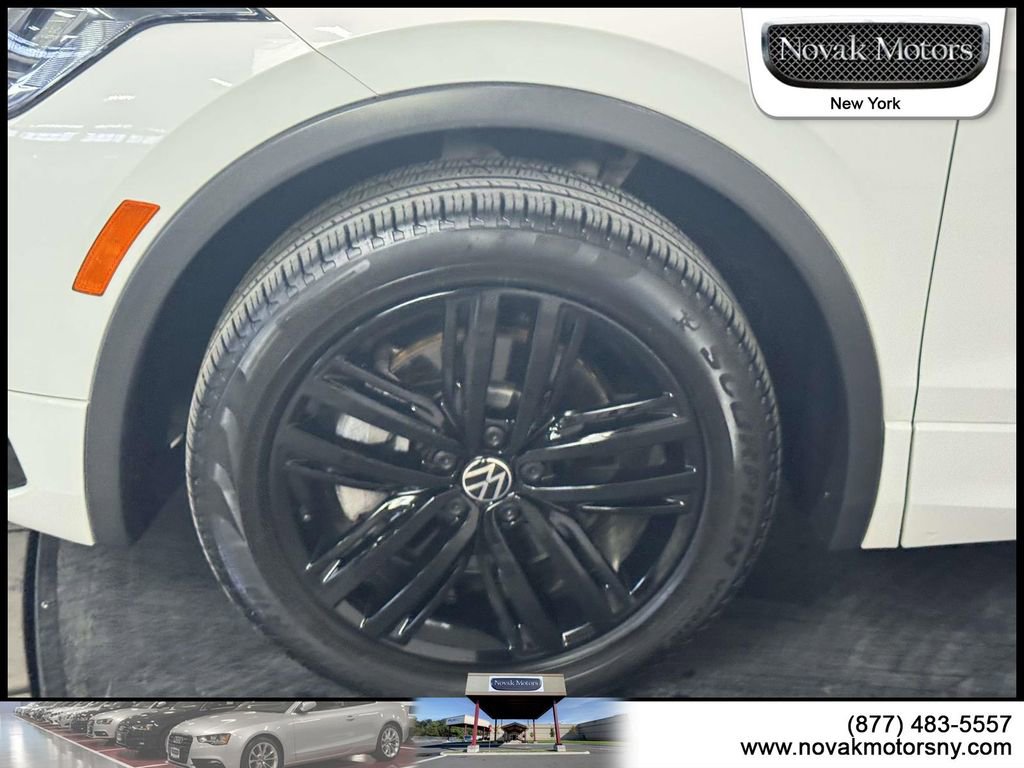 Used 2022 Volkswagen Tiguan SE R-Line AWD/4WD image 10