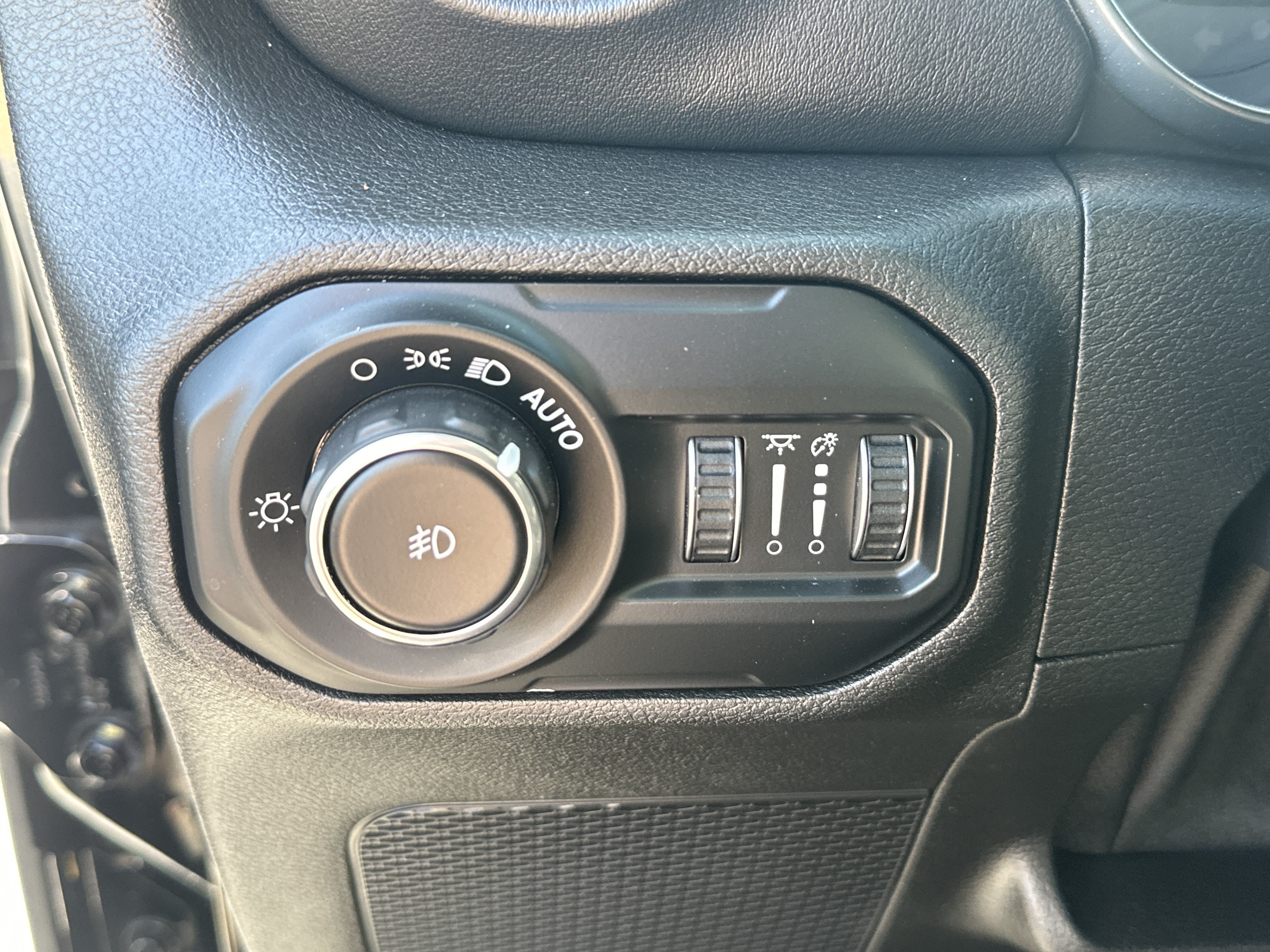 Used 2021 Jeep Wrangler Unlimited Sahara AWD/4WD image 21