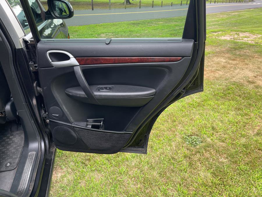 Used 2005 Porsche Cayenne Turbo image 30
