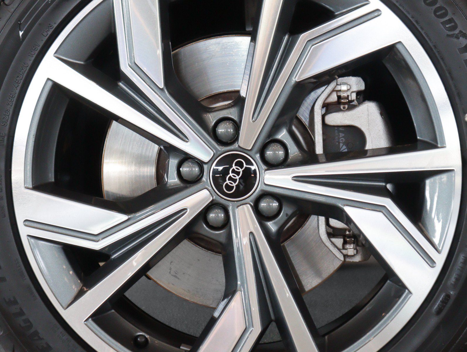 Used 2024 Audi Q4 e-tron Prestige AWD/4WD image 7