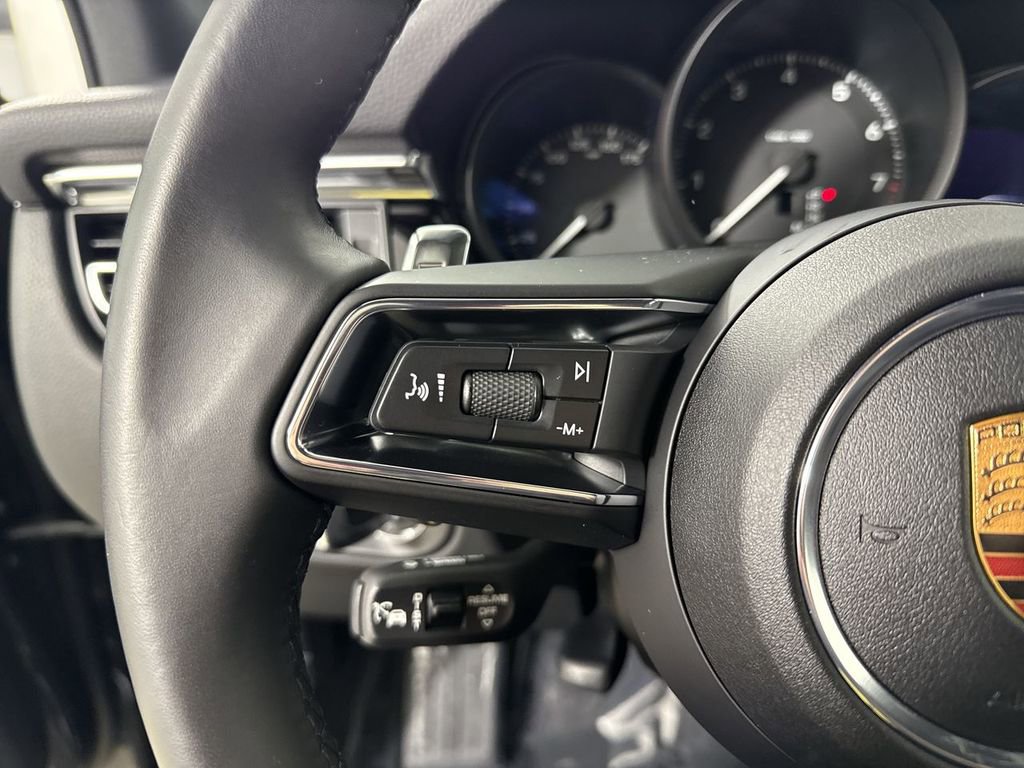 Certified 2025 Porsche Macan image 38