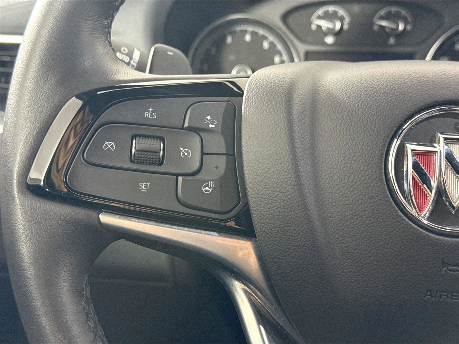 Used 2024 Buick Enclave Essence image 17