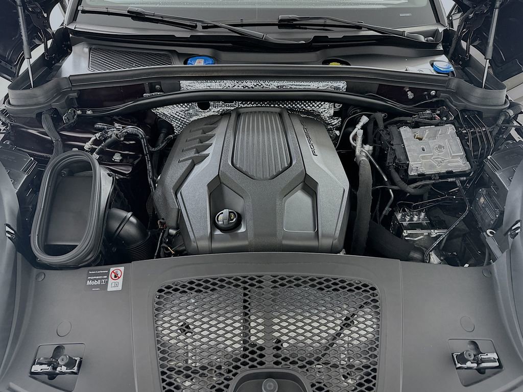 New 2026 Porsche Macan Turbo AWD/4WD image 32