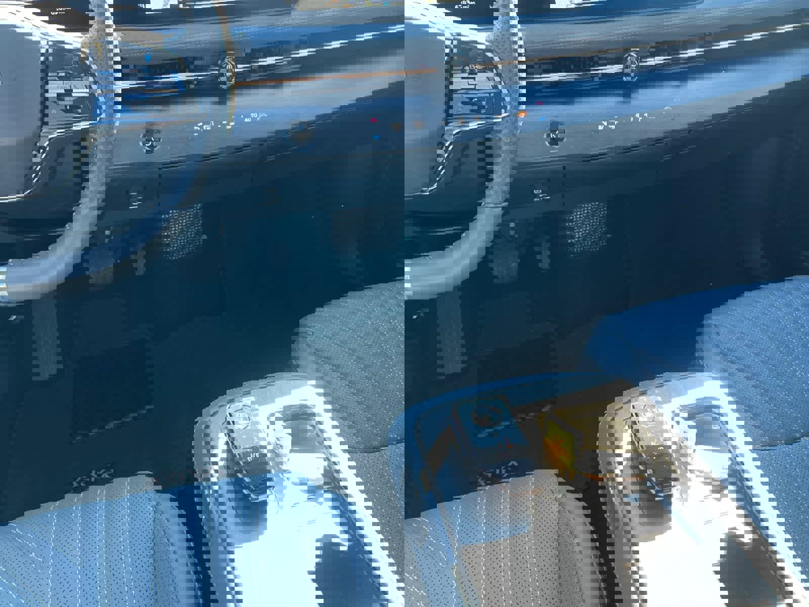 Certified 2025 Nissan Ariya Platinum image 14