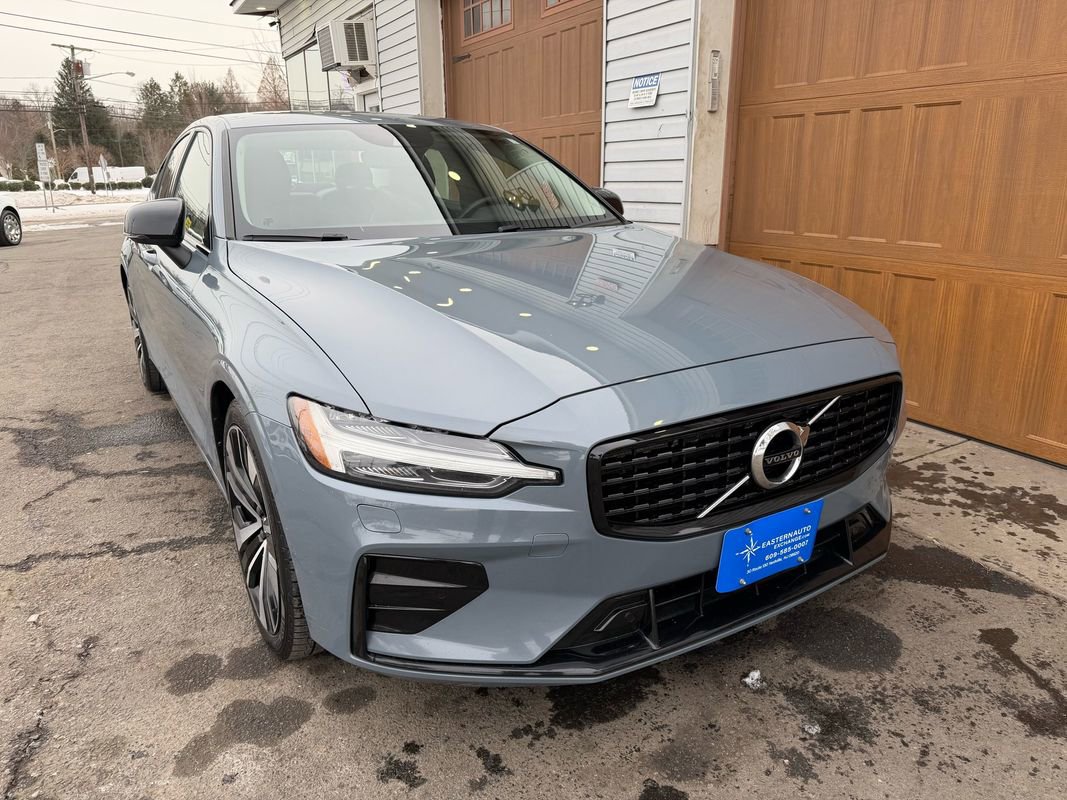 Used 2022 Volvo S60 B5 Momentum w/ Climate Package image 1
