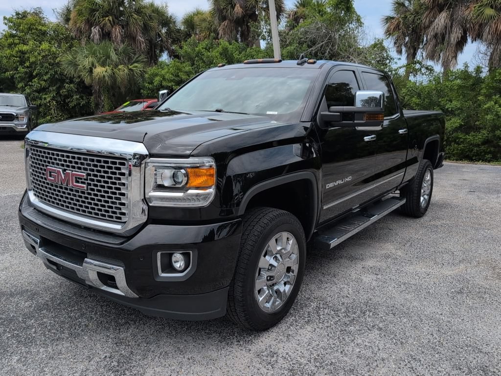 Used 2017 GMC Sierra 2500 Denali w/ Suspension Package, Off-Road AWD/4WD image 6