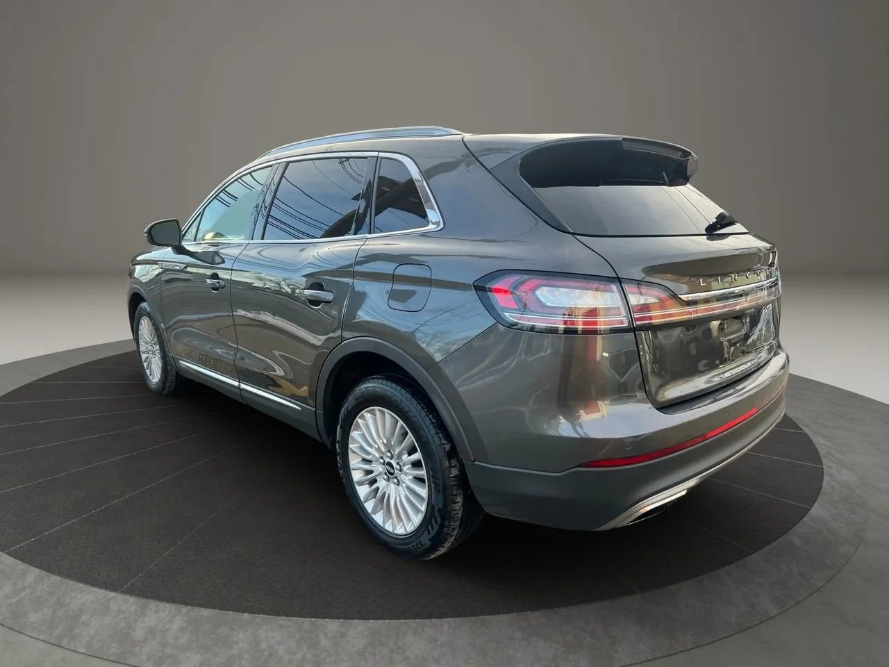 Used 2019 Lincoln Nautilus Premier AWD/4WD image 7