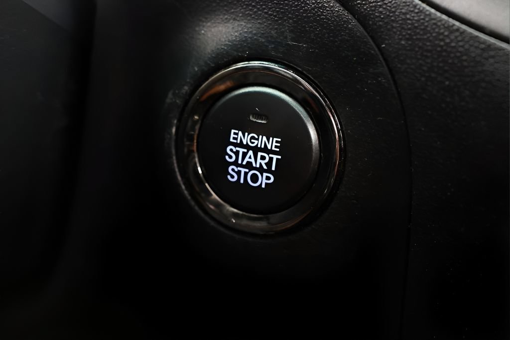 Used 2011 Hyundai Genesis 3.8 RWD image 31