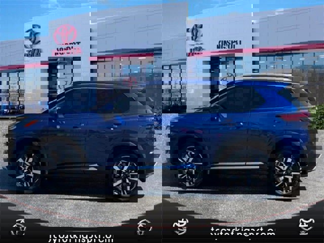 Used 2023 Nissan Rogue Platinum w/ Platinum Premium Package image 2