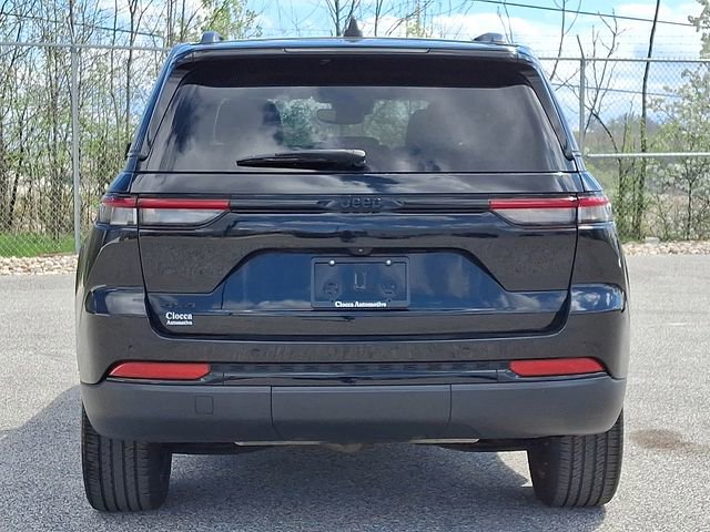 Used 2023 Jeep Grand Cherokee Altitude AWD/4WD image 8