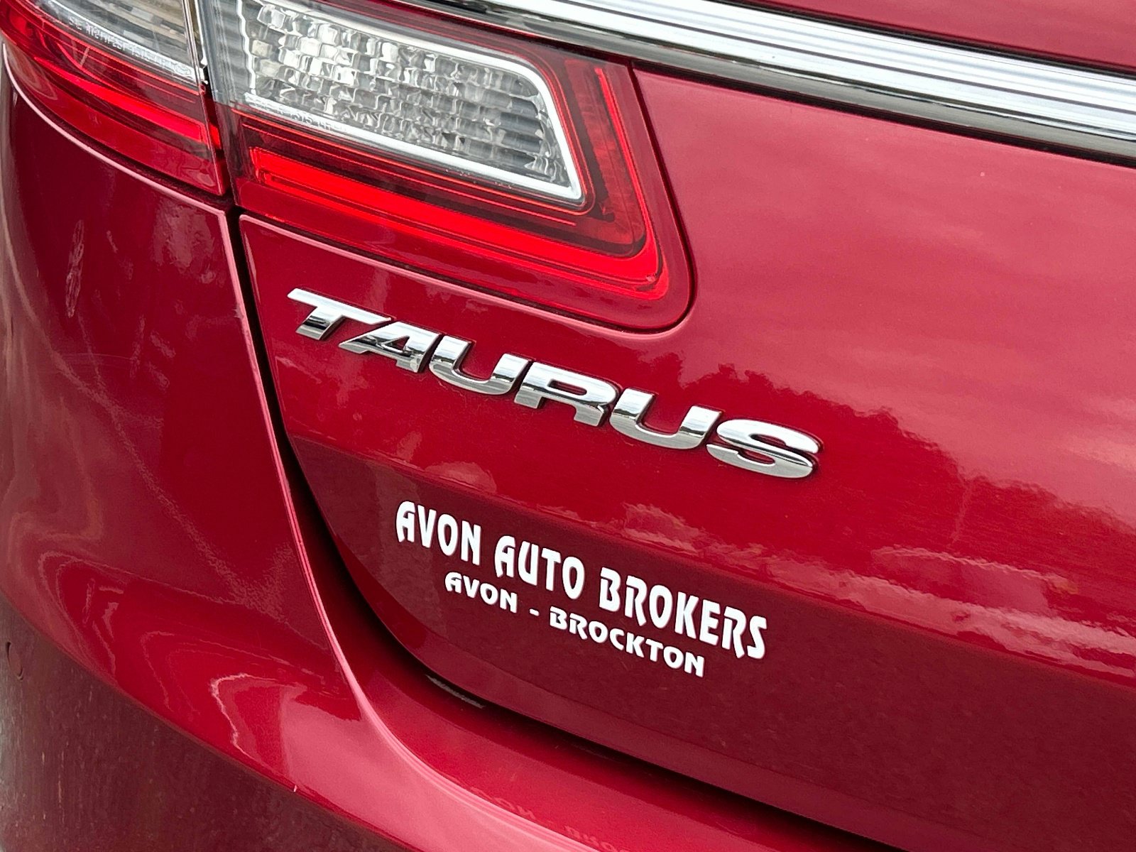 Used 2015 Ford Taurus SEL w/ Equipment Group 201A FWD image 11
