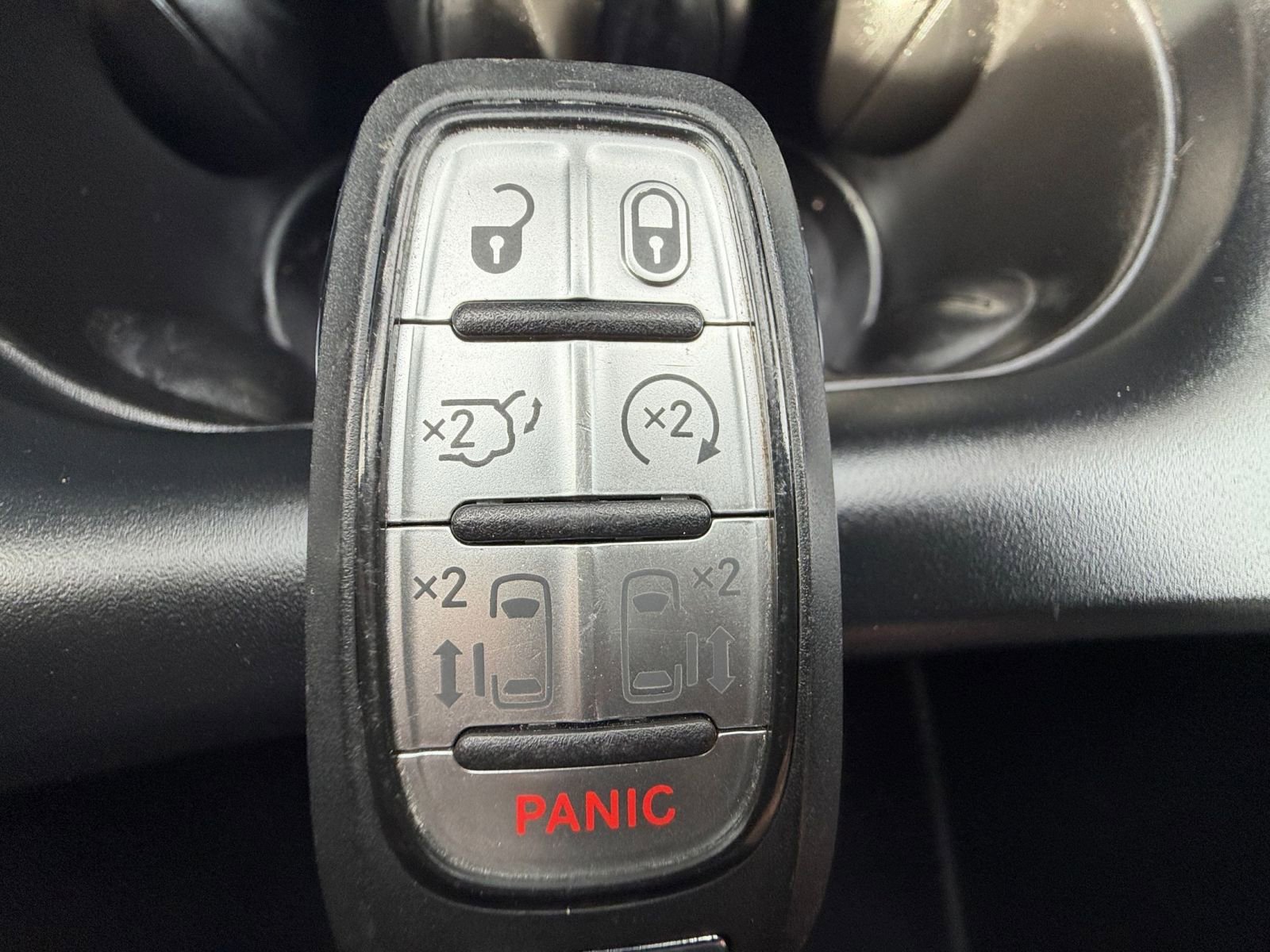 Used 2025 Chrysler Pacifica Select image 27