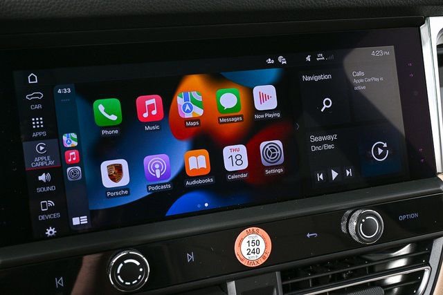 Certified 2026 Porsche Macan image 16