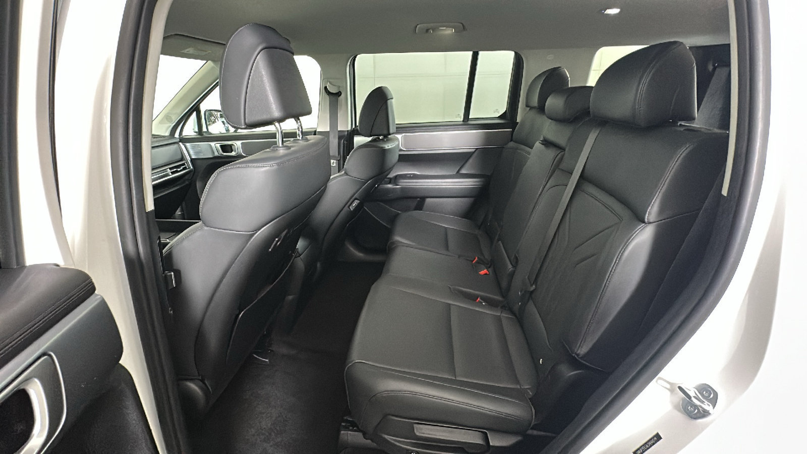 Used 2025 Hyundai Santa Fe SEL AWD/4WD image 33