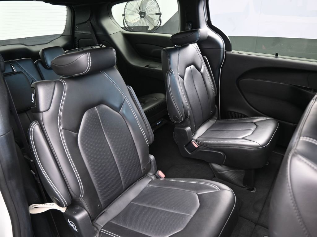 Used 2023 Chrysler Pacifica Touring-L w/ S Appearance Package image 46