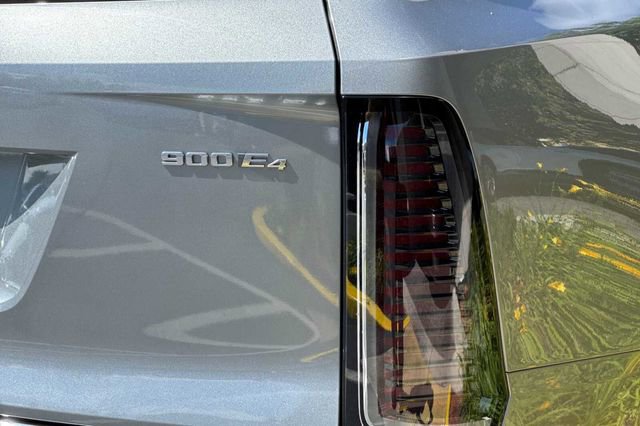 New 2026 Cadillac Vistiq Sport w/ LPO, Floor Liner Package image 23