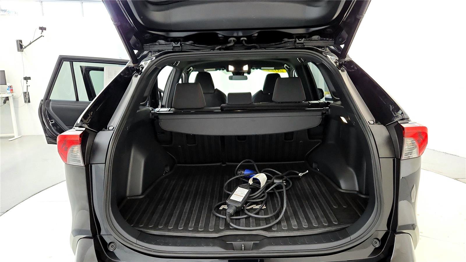 Certified 2022 Toyota RAV4 SE image 32