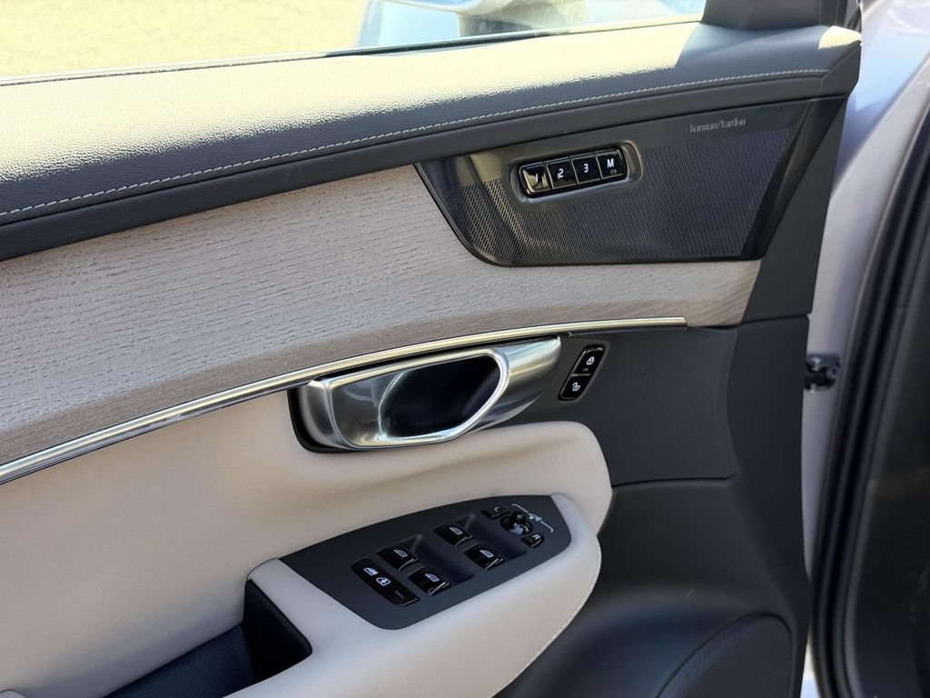 New 2026 Volvo XC90 B6 Plus w/ Protection Package Premier AWD/4WD image 17