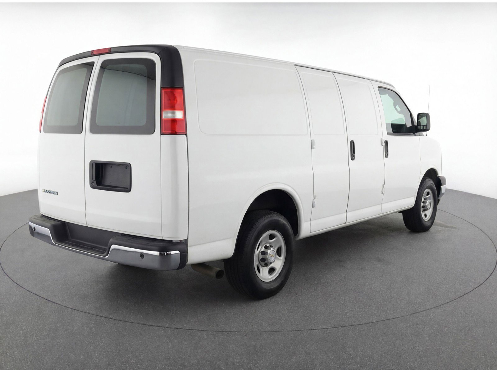 Used 2025 Chevrolet Express 3500 LT w/ LT Preferred Equipment Group image 9