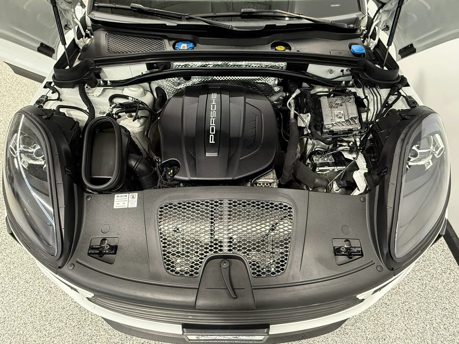 Used 2020 Porsche Macan AWD/4WD image 55