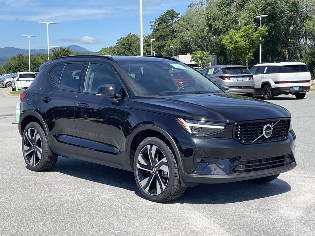 New 2026 Volvo XC40 B5 Plus w/ Climate Package